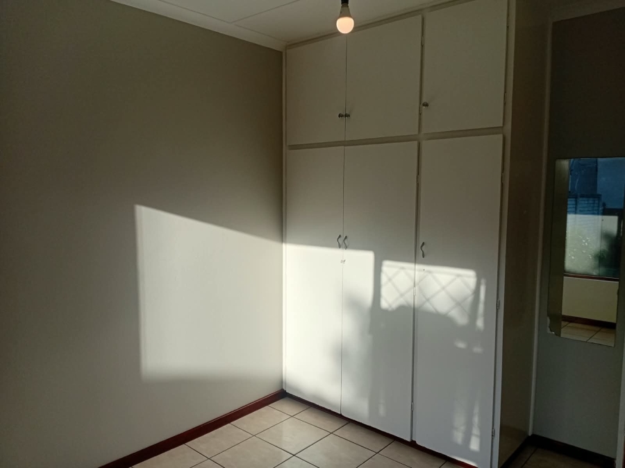 To Let 4 Bedroom Property for Rent in Bonza Bay Eastern Cape